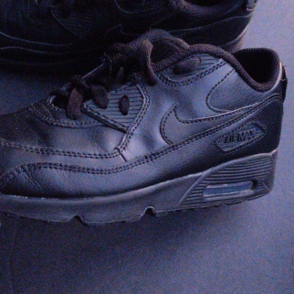 Air Max - Picture 2 of 4